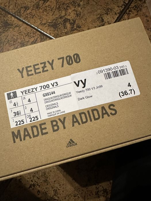 Adidas Yeezy Boost 700 V3 originali