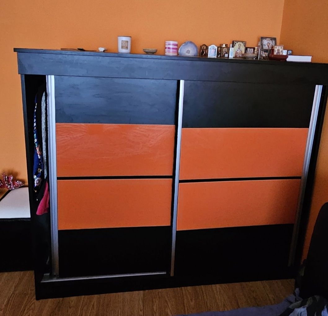 Dulap dormitor pal wenge cu sticla portocalie
