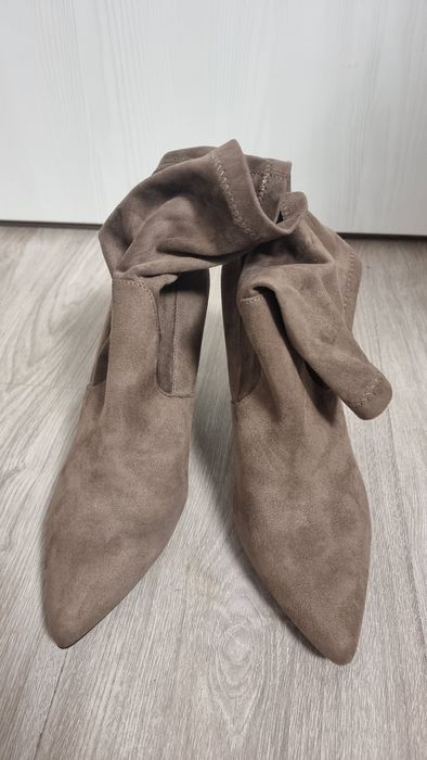 Încălțăminte cu toc