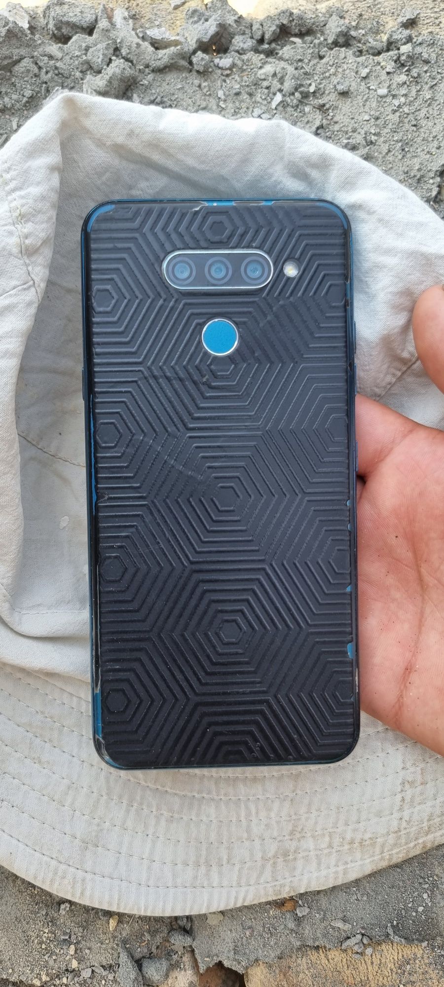 Lg x6  64 xotira garantiya bor