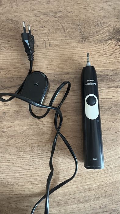 Электрическая зубная щетка от Philips