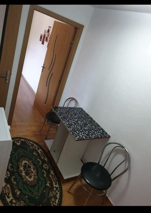 Închiriez apartament 3 camere