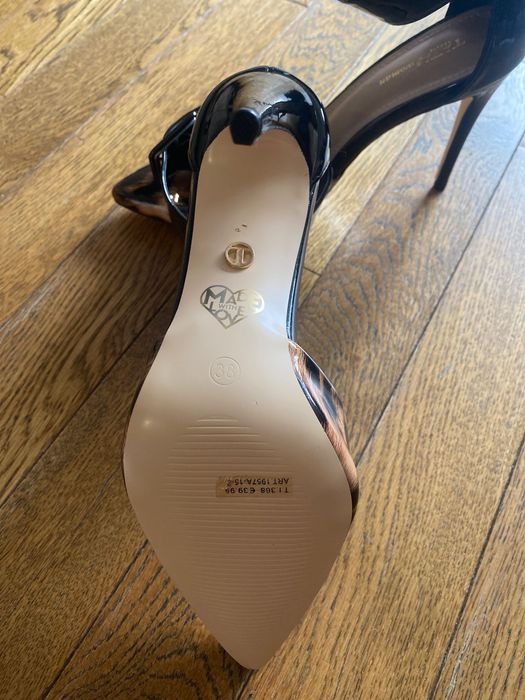 Обувки за повод Tata, нови