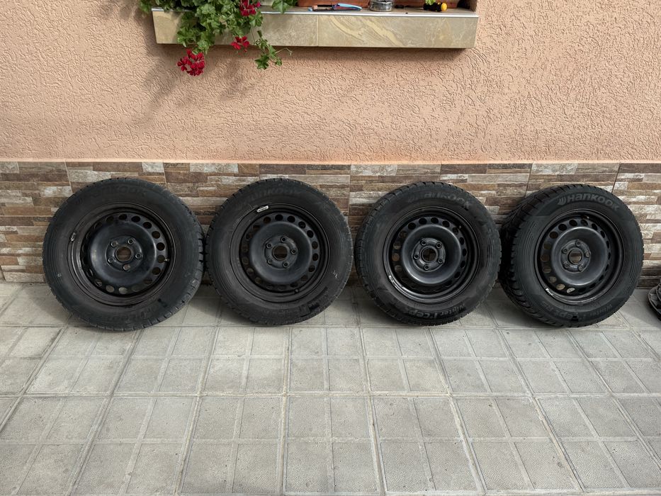 Продавам зимни гуми с джанти 15