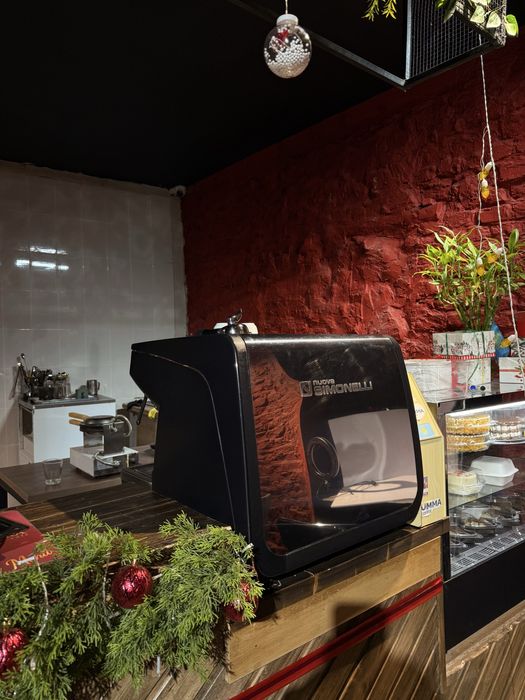 Продам Кофемашина Nuova Simonelli почти новый, в подарок фильтр