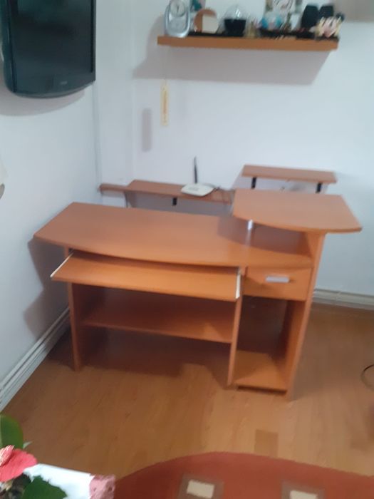 Vând birou  preț foarte bun