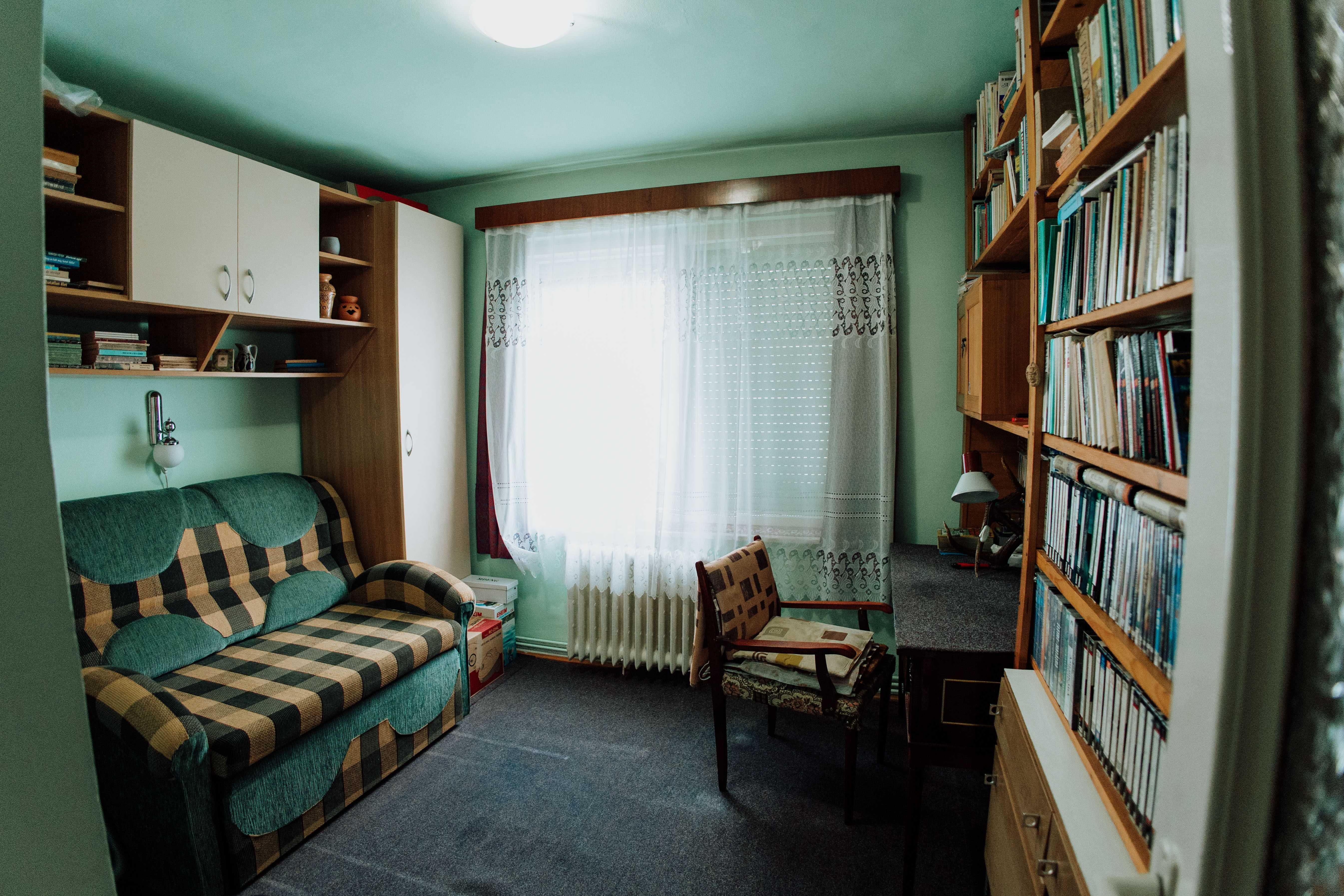 Apartament luminos cu 3 camere, 2 băi de vânzare - Reghin, str. Rodnei