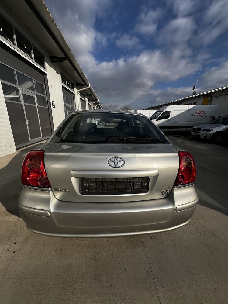 Toyota avensis 2,2 D4D 150к.с на части