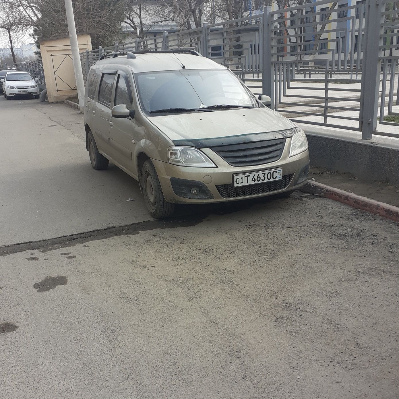Lada Largus Sotiladi Metan bor Qraskasi bor Narxiini kelishamiz