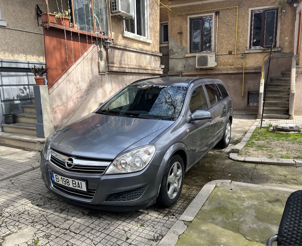 Dezmembrez opel astra h