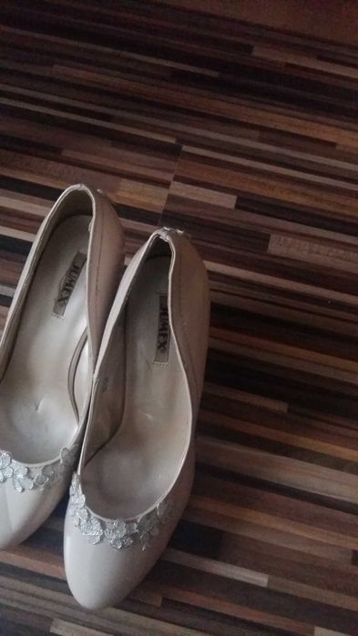 Pantofi mireasa deosebiti