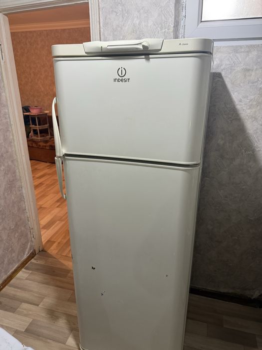 Холодильник indesit
