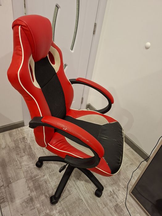 Стол за компютър