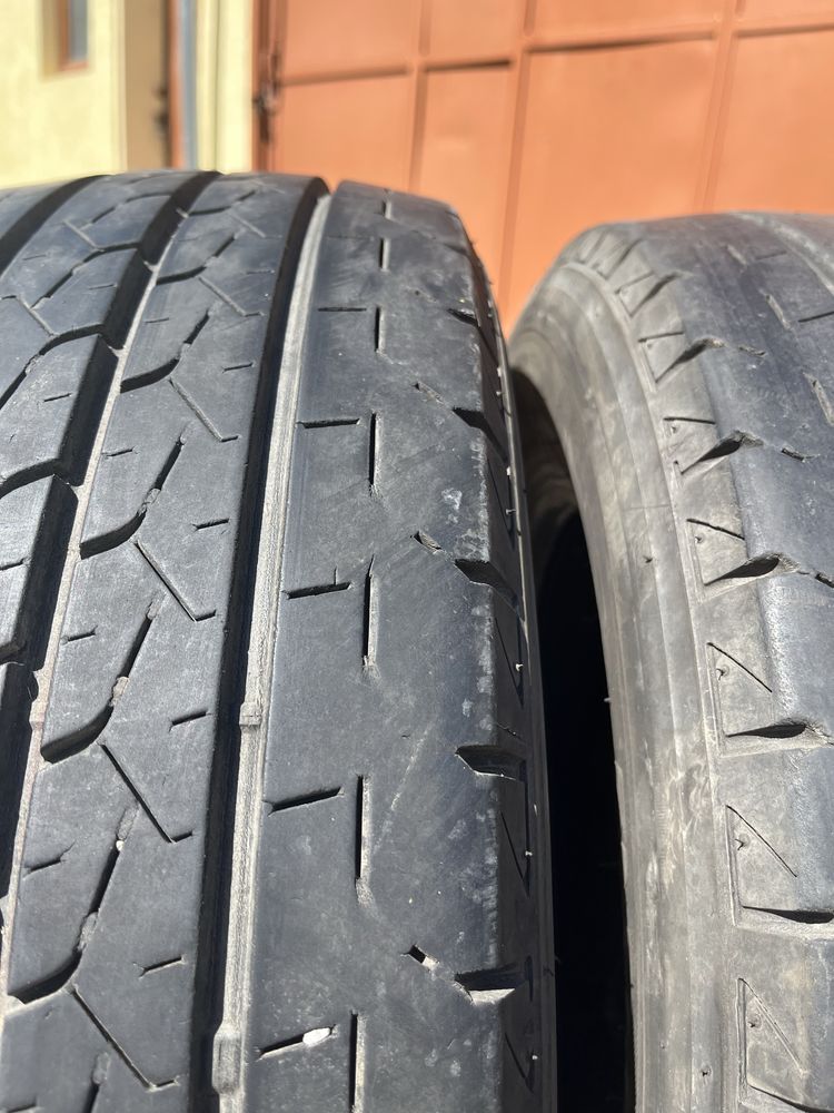 2 бр. гуми за бус 225/65/16C Bridgestone DOT 0322 7,5 mm