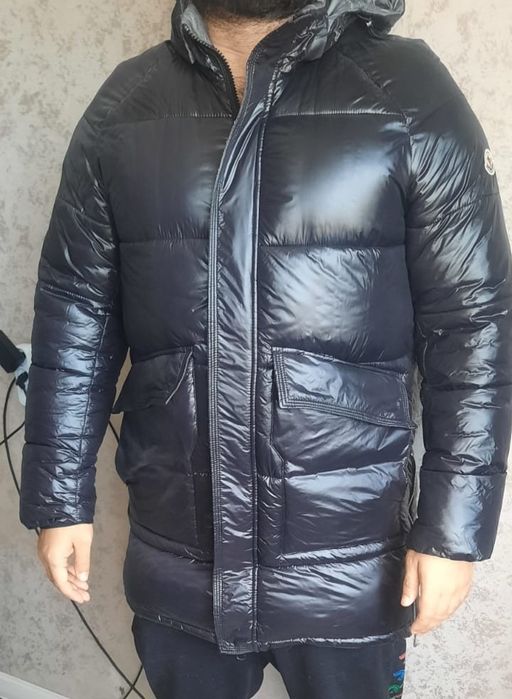 Продам длинную теплую зимнюю мужскую куртку Moncler