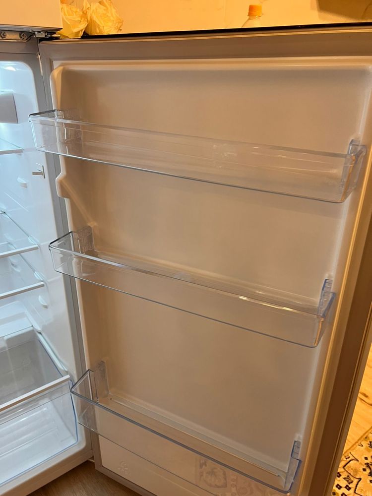 Продается холодильник Hisense