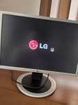 Продавам два монитора LG комплект