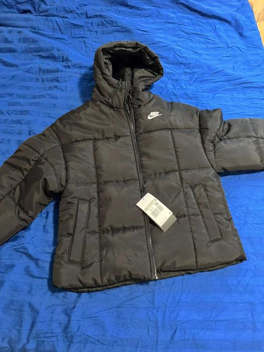 Яке Nike ново XS