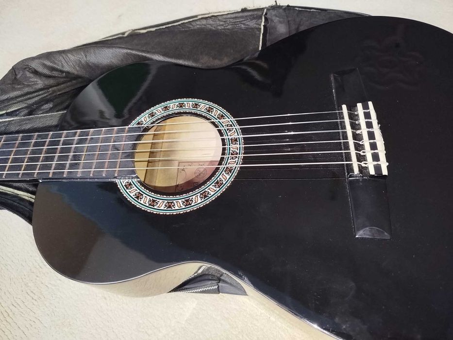 класическа китара за дете около 7 години