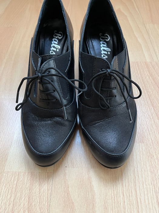 Кожени обувки на широк ток