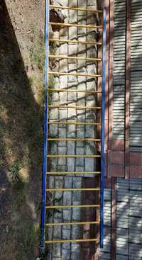 Лестница железная толстая, качественная. 2,45м длина, Ширина 92,5см.