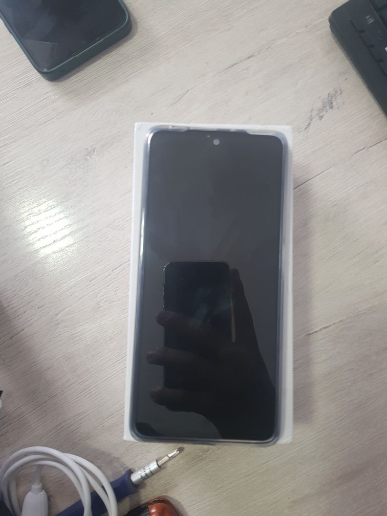 Redmi not 11  pro xotira 128/8+3 aybi yoq