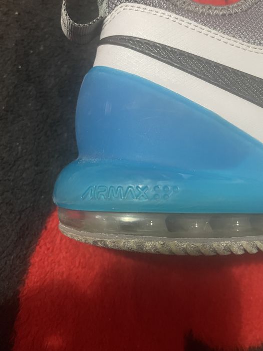 adidasi nike impact