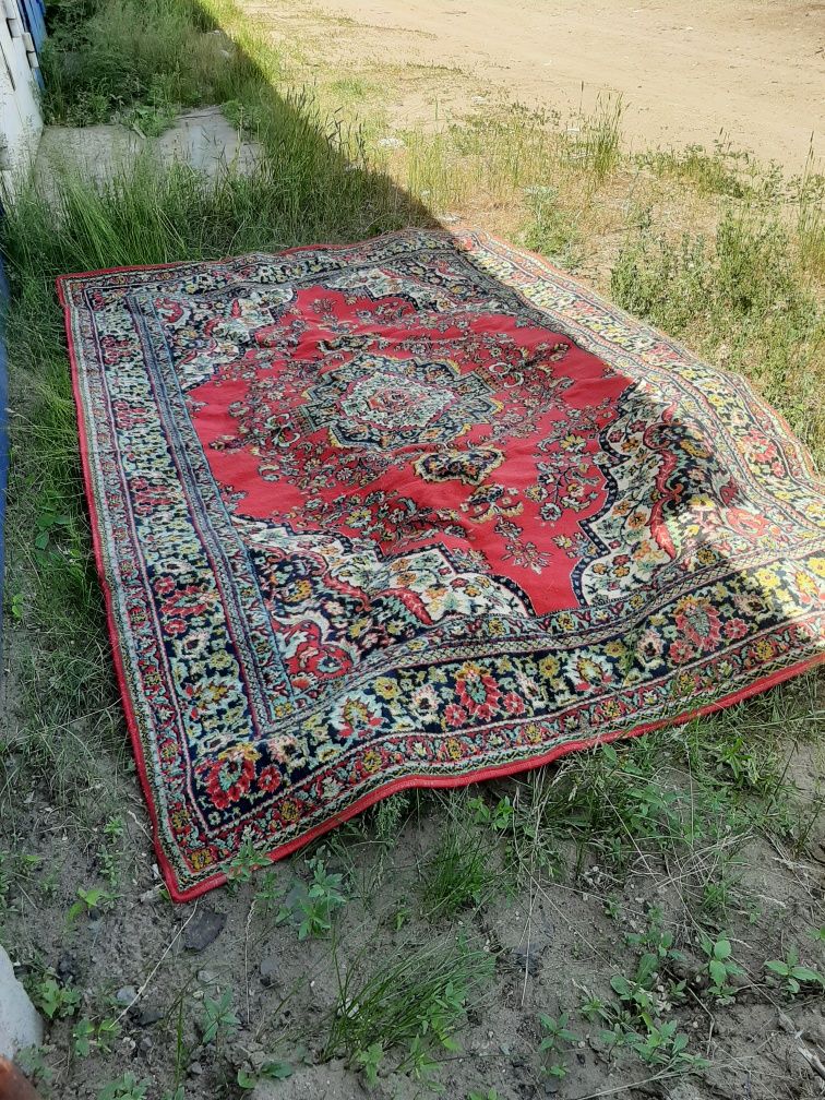 Продам ковры 2×3м