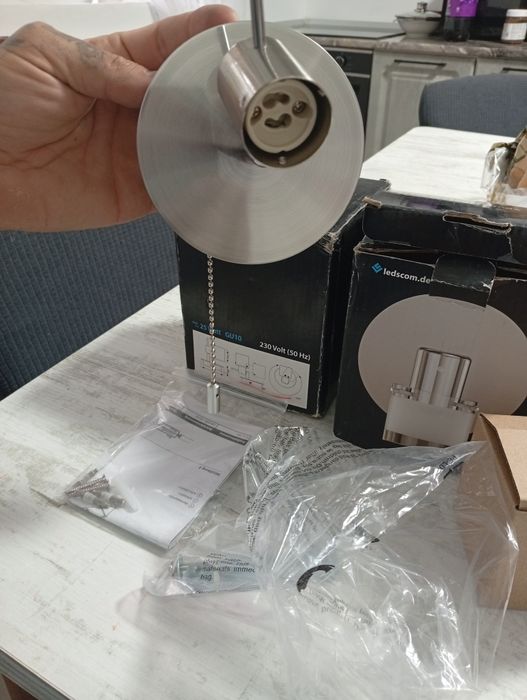 Lampa,bec pentru baie,dormitoare, oriunde doriți.2 bucăți,