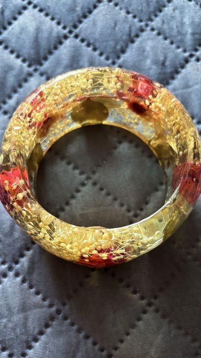 Ръчно изработена гривна с цветя