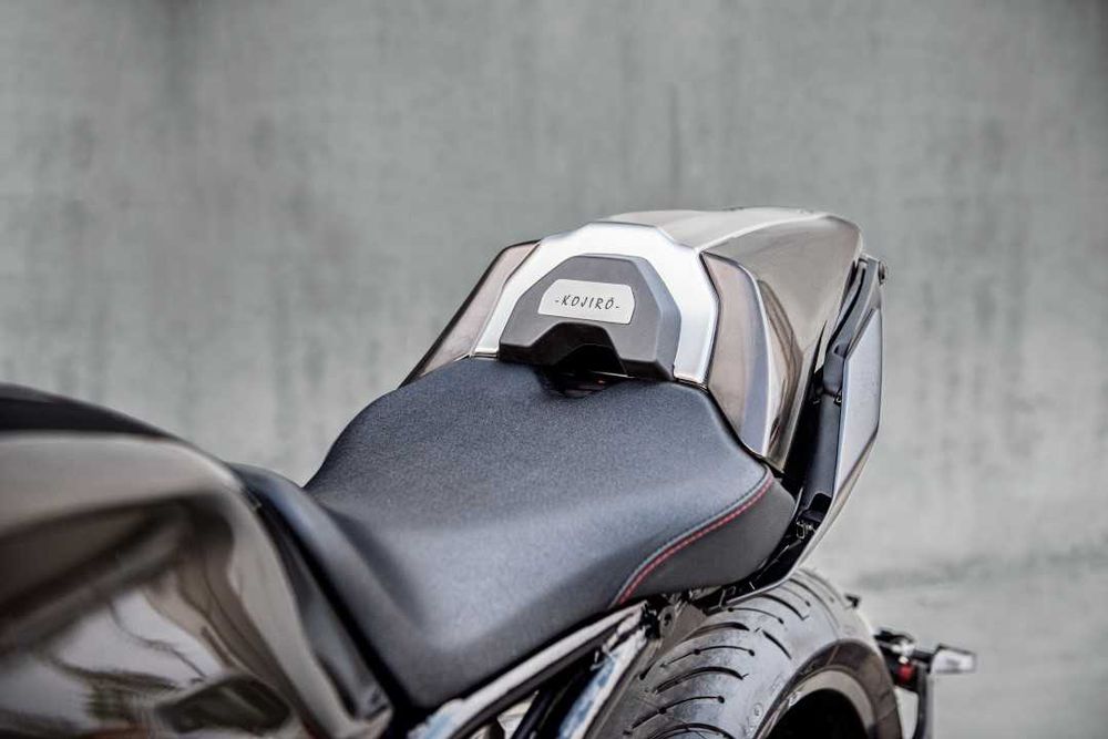 Cafe Racer : Yamaha XJR 1300   Custom Built   "Kojiro" / Schimb