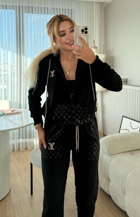 НАМАЛЕН Черен спортен комплект  Louis Vuitton от 2 части.