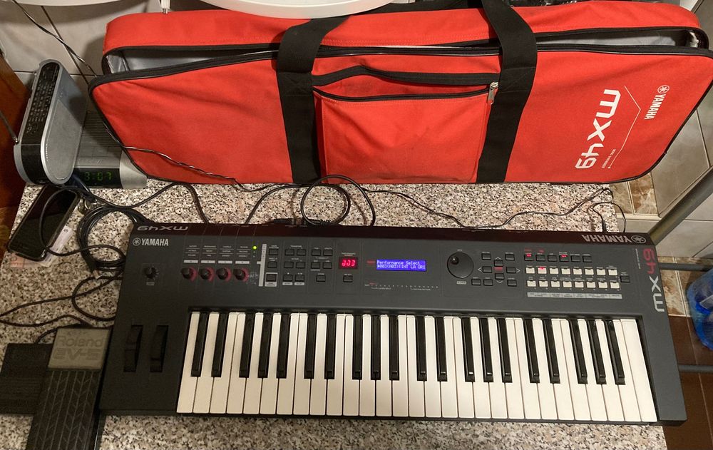 Yamaha MX49 Mk1 synth.
