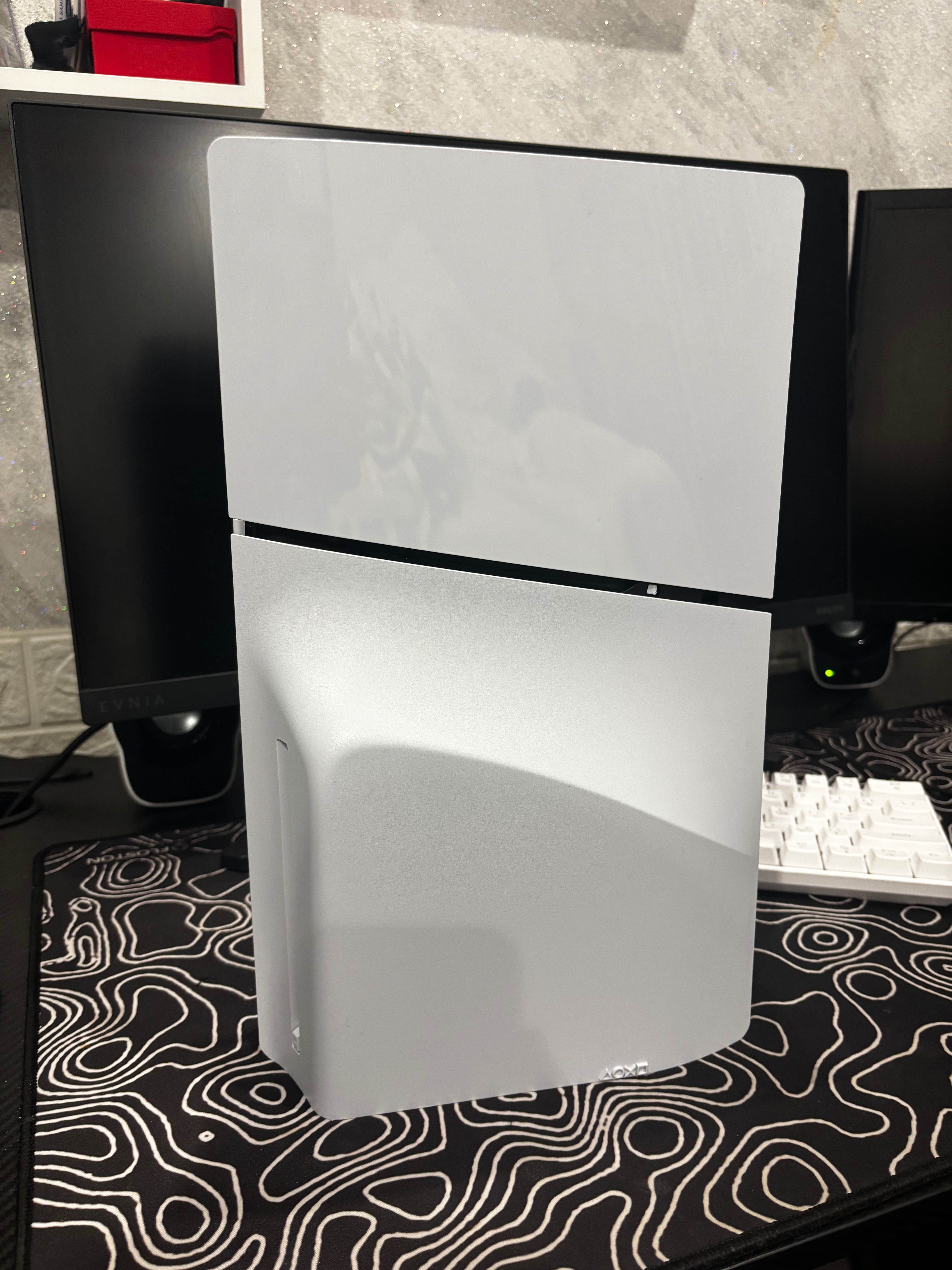 PS5 Slim 1 ТБ в добро състояние