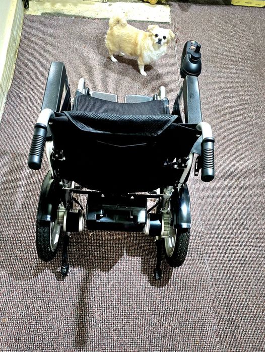 Carut electric pliabil pentru persoane cu dizabilități sau handicap