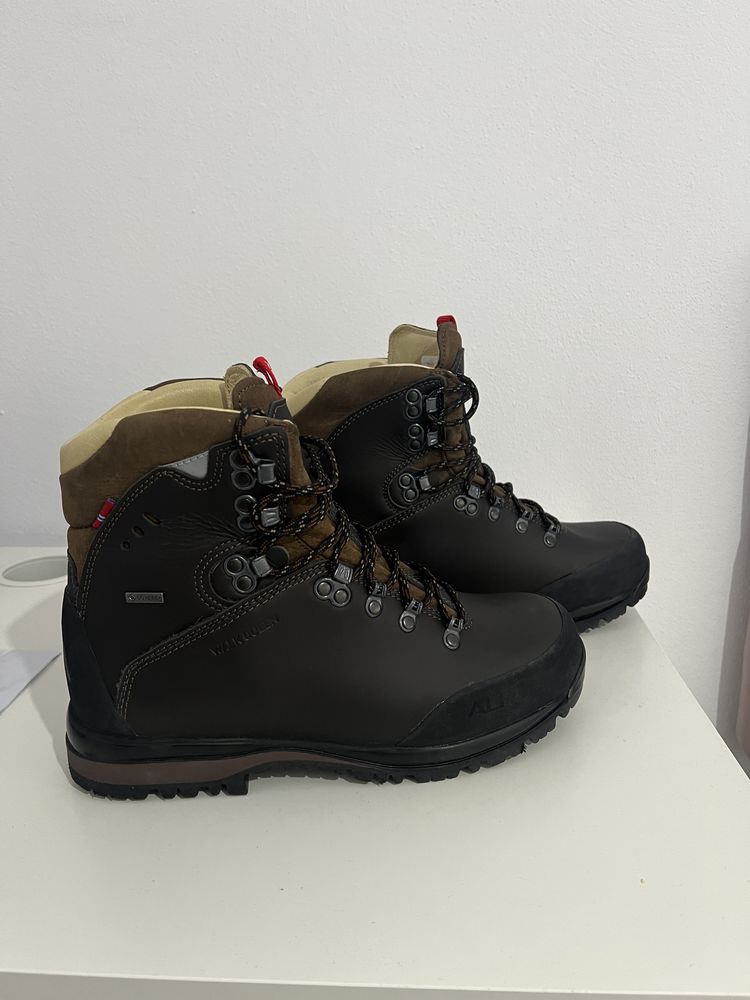 Bocanci Alfa marimea 41 pielea