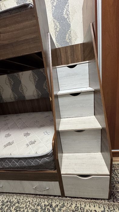 Продается  детская  кровать 2-х ярусная