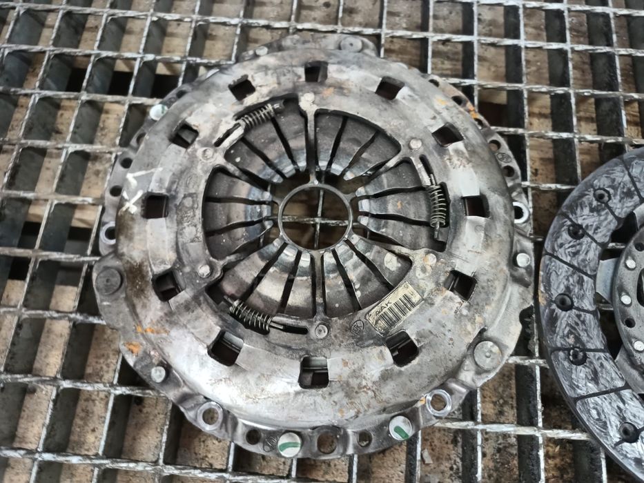 Kit ambreiaj 21217594442 2.0 D  N43B20A BMW Seria 3 E90/E91/E92/E93