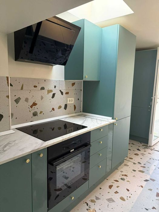 Inchiriez casa cu curte recent renovata B-dul Mamaia zona Universitate
