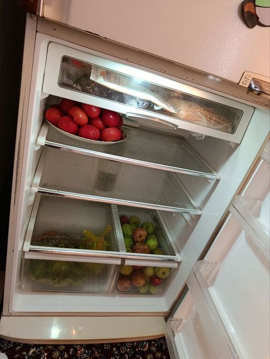 Holadelnik sotiladi boʻyi 1.85 eni 85 litr 580 obyoʻm