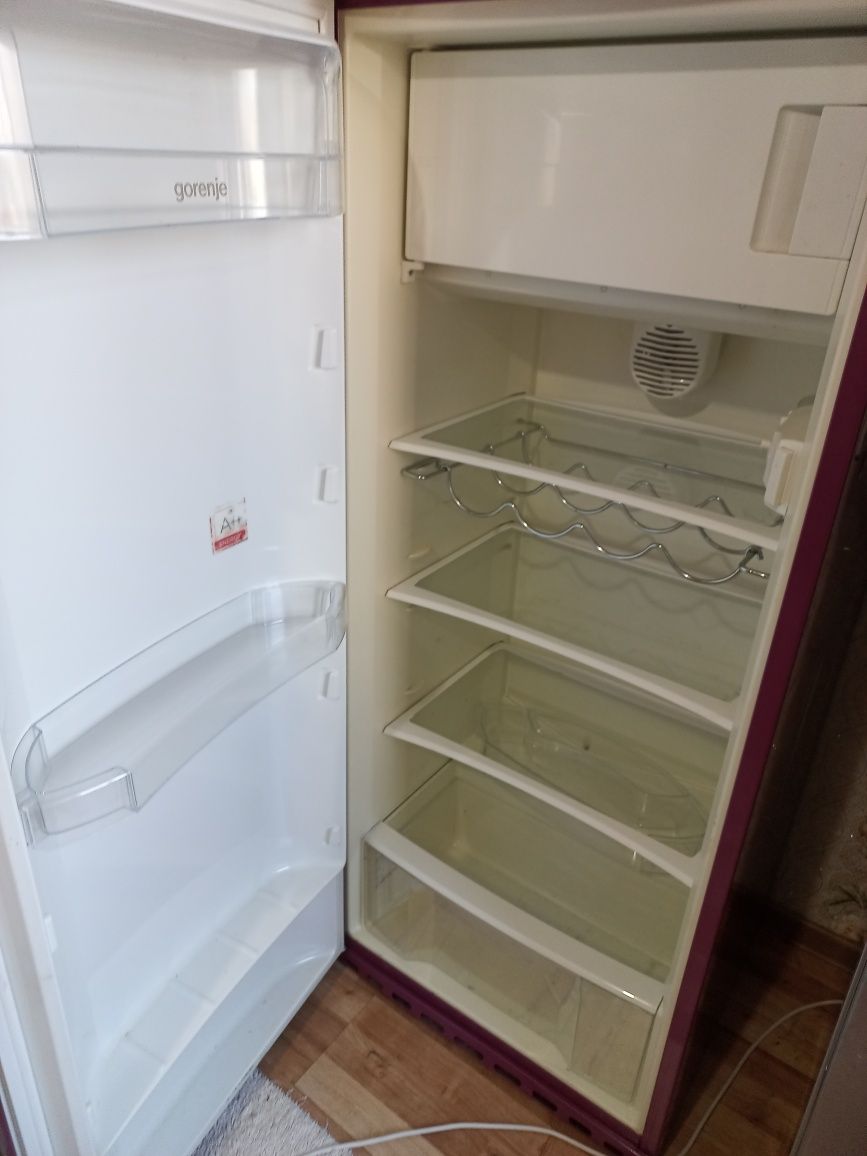 Ретро хладилник на 1 година