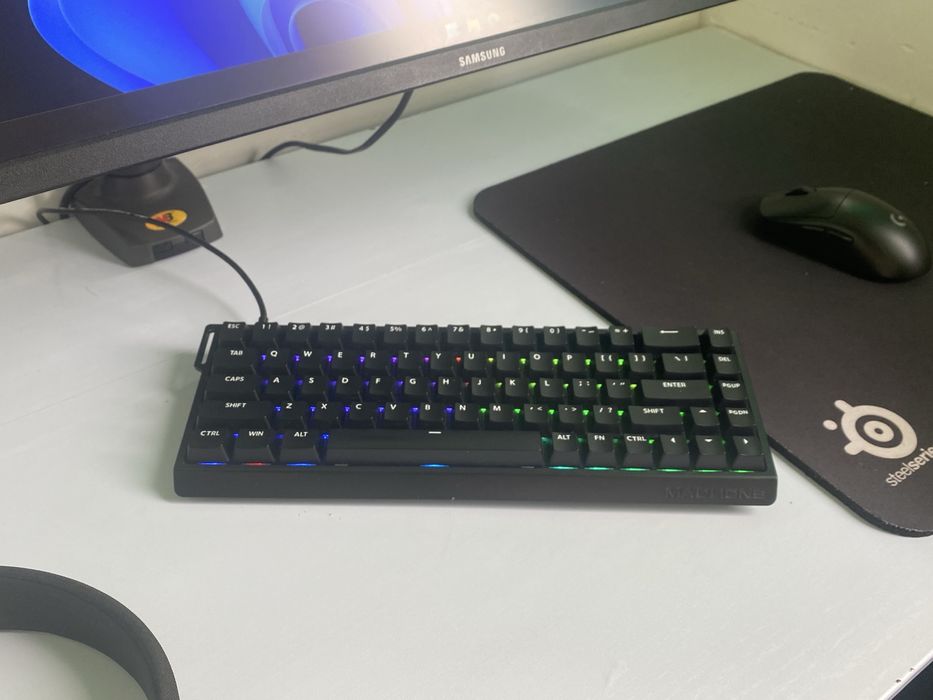 Продам клаву mad 68 he все есть коробка запас свечи