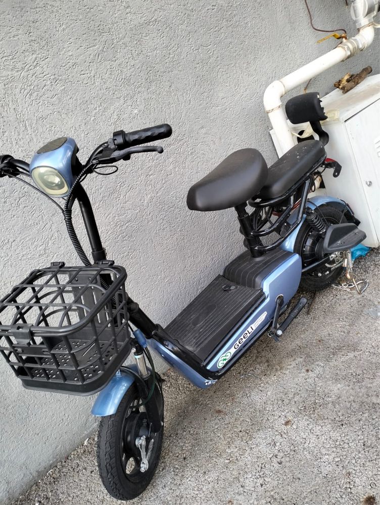 Scuter electric E bike in stare perfecta