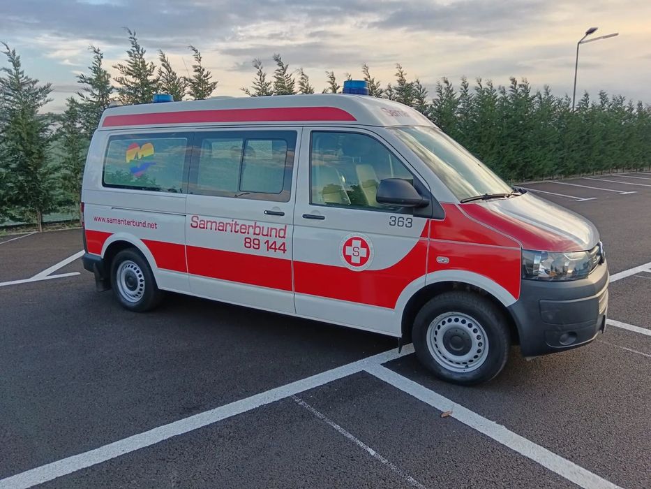 Volkswagen Transporter Multivan Ambulanta complet echipata si functionala
