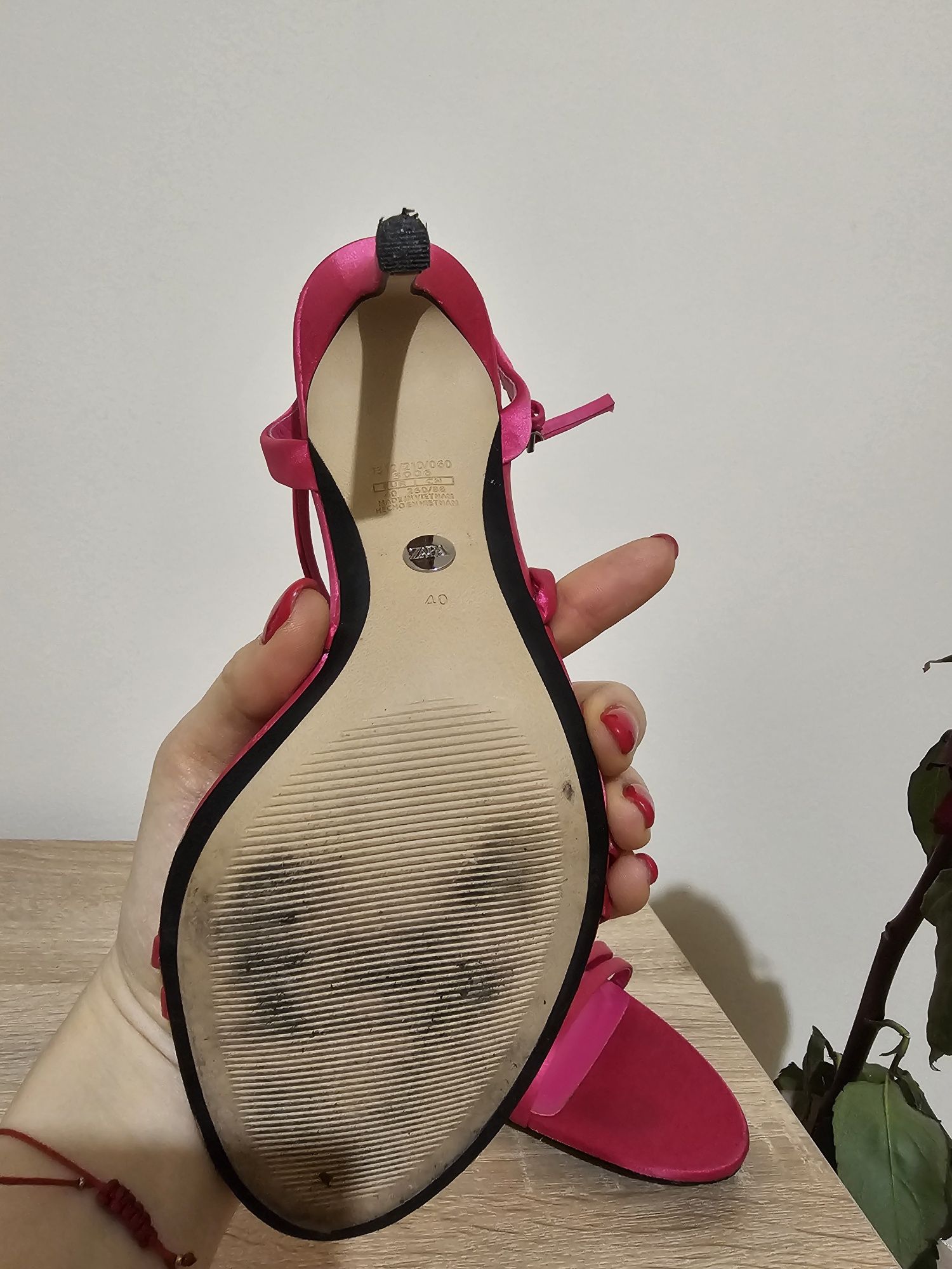 Цикламени сандали Zara 40 номер