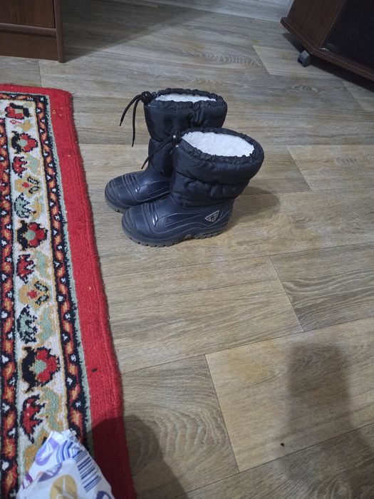 Продам тёплые резиновые сапожки