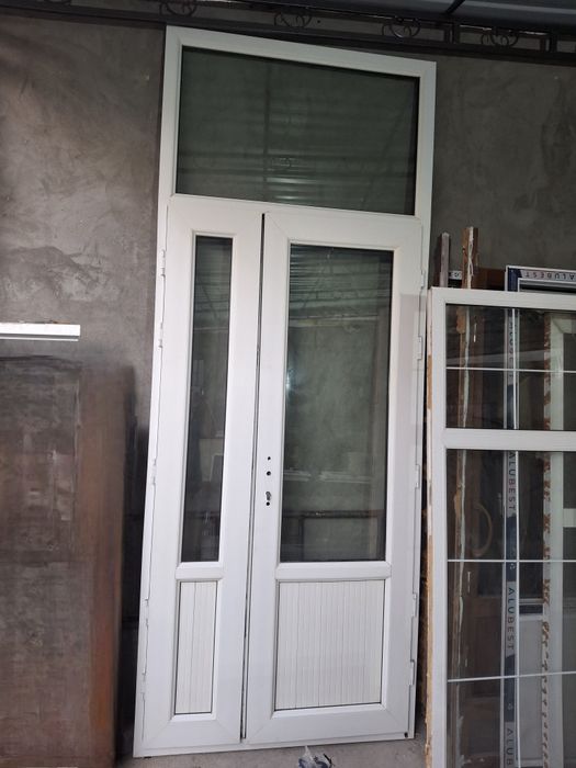 Продаётся пластиковая дверь