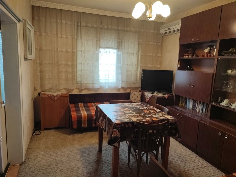 Продава се Четиристаен апартамент в Търговище, Център - 110 кв.м за 877 €/кв.м - Снимка #2
