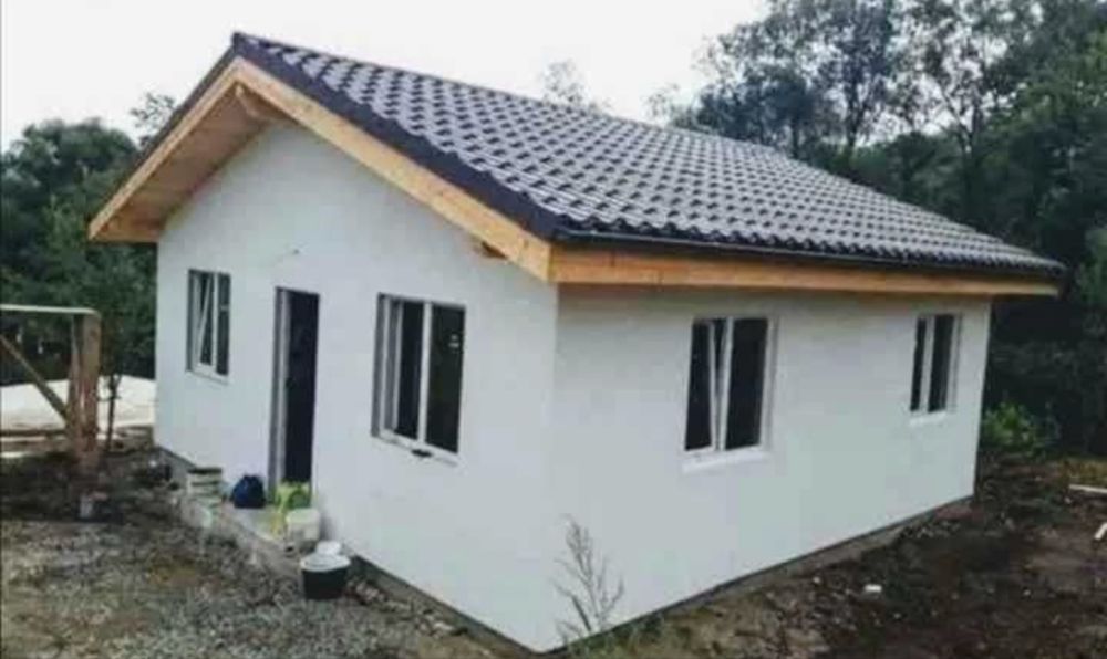 Case din lemn sau structura metalică