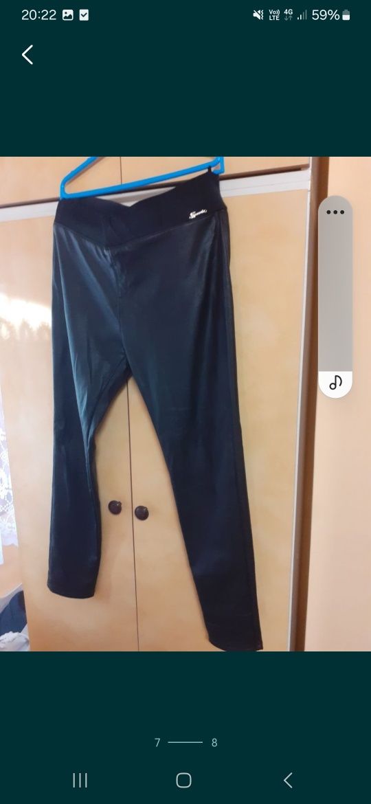 Pantaloni gravide imitație piele.